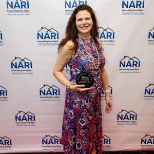 Stephanie-Sarris-with-trophy