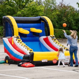 Kids-at-bball-bouncehouse