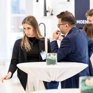 People-looking-at-moen-producs