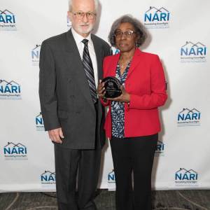 Don-Van-Cura-and-Sonia-Santos-pose-with-Commercial-Specialty-trophy