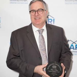 Sagent-Michael-Isherwood-with-trophy-closeup