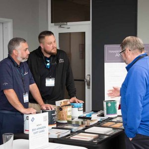 JC-Licht-Expo-table-with-guest